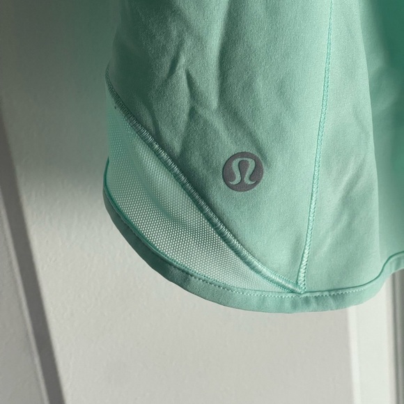 Lululemon Hotty Hot Short II (2.5") Toothpaste Blue Green 2017 W7AGUR $58 Swift - Picture 4 of 7